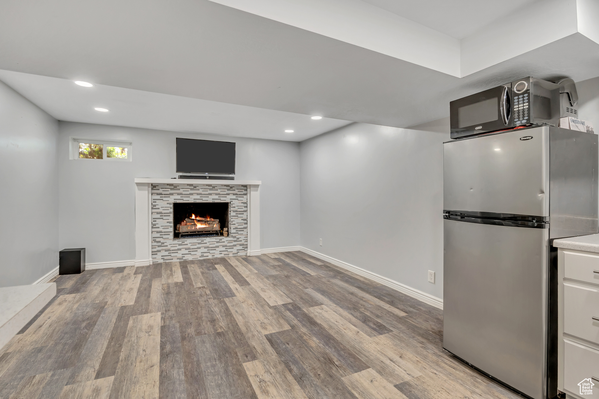 REDWOOD VILLA - Residential
