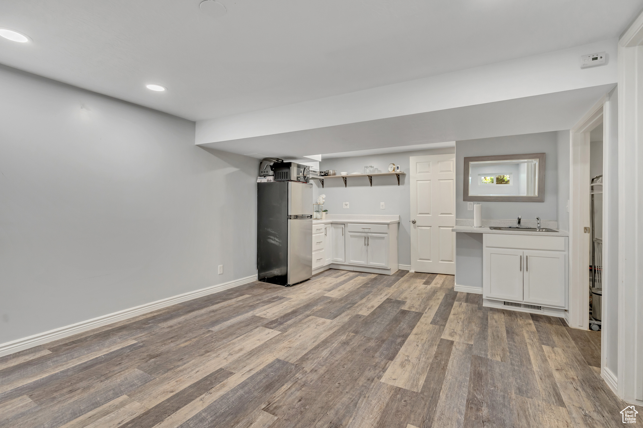 REDWOOD VILLA - Residential
