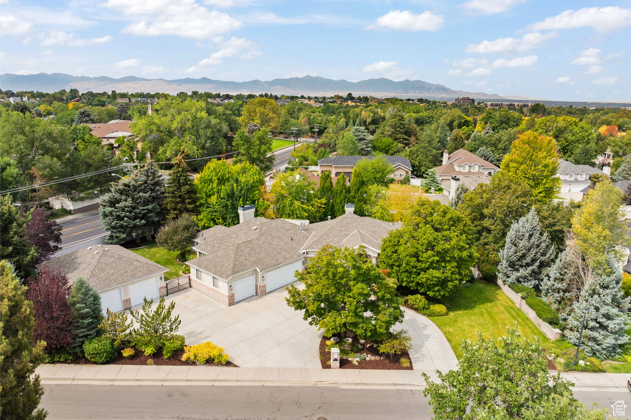 WILLOWCREEK HOLLOW ESTATES - Residential