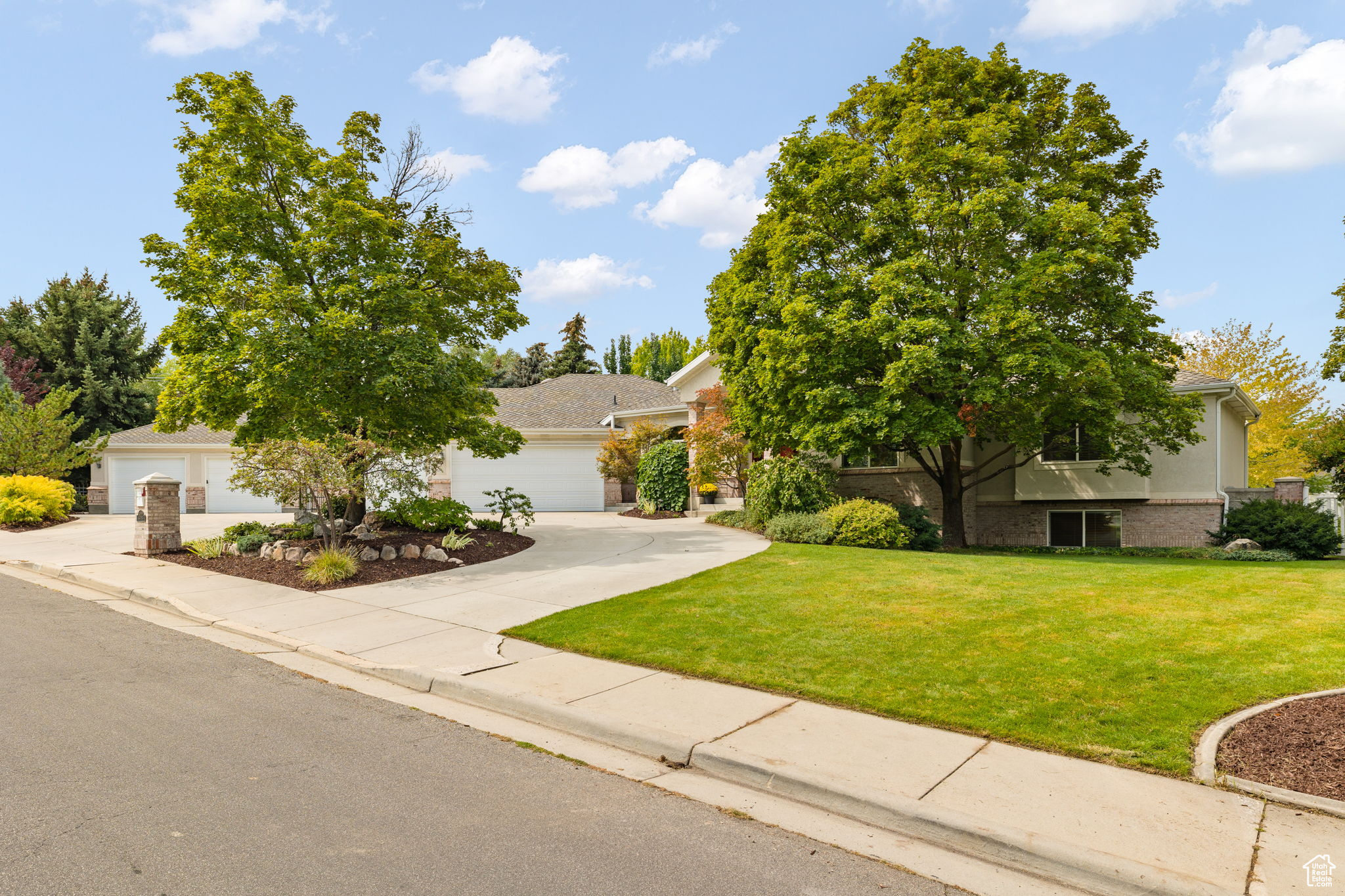 WILLOWCREEK HOLLOW ESTATES - Residential