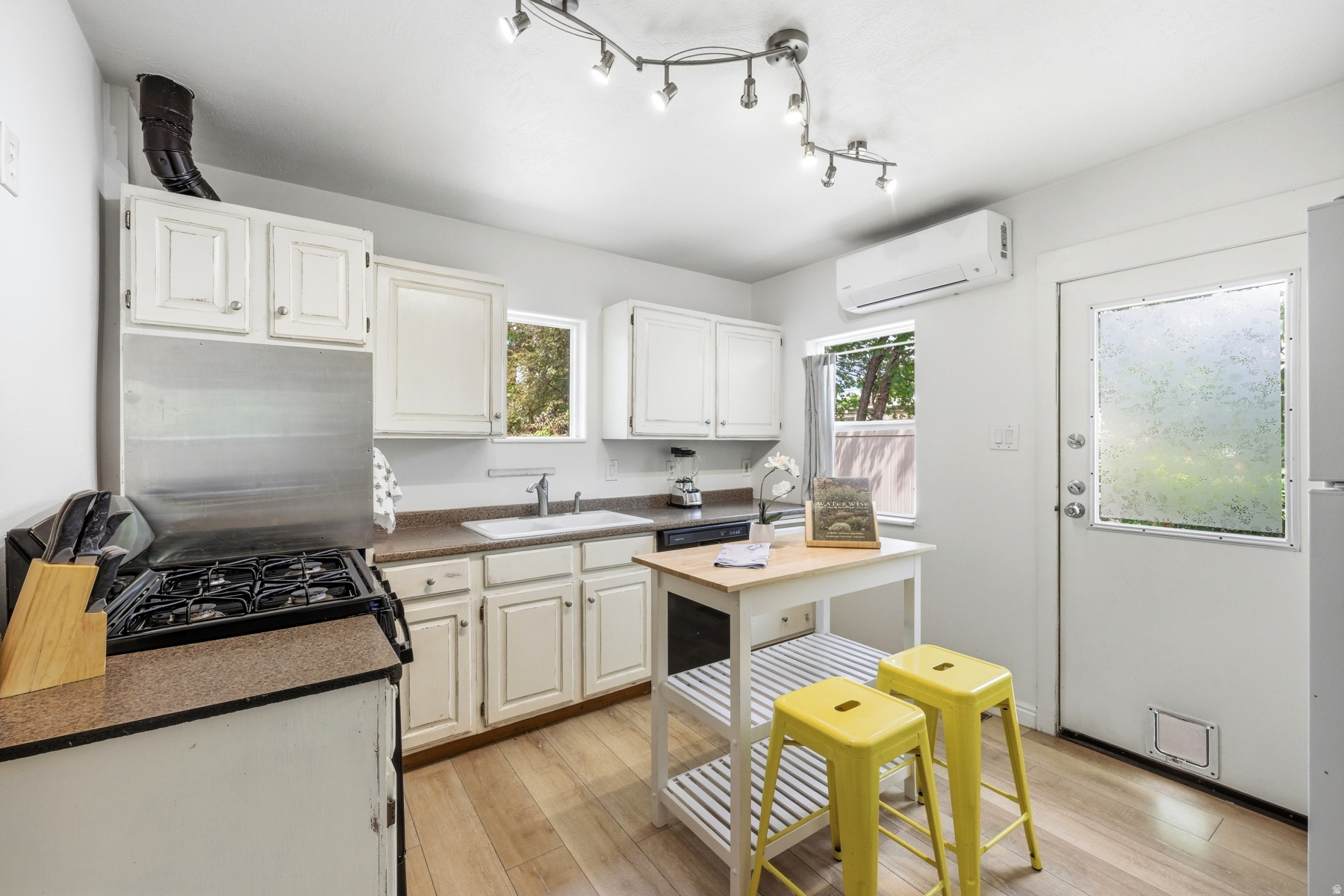 SOUTHGATE PARK - Residential