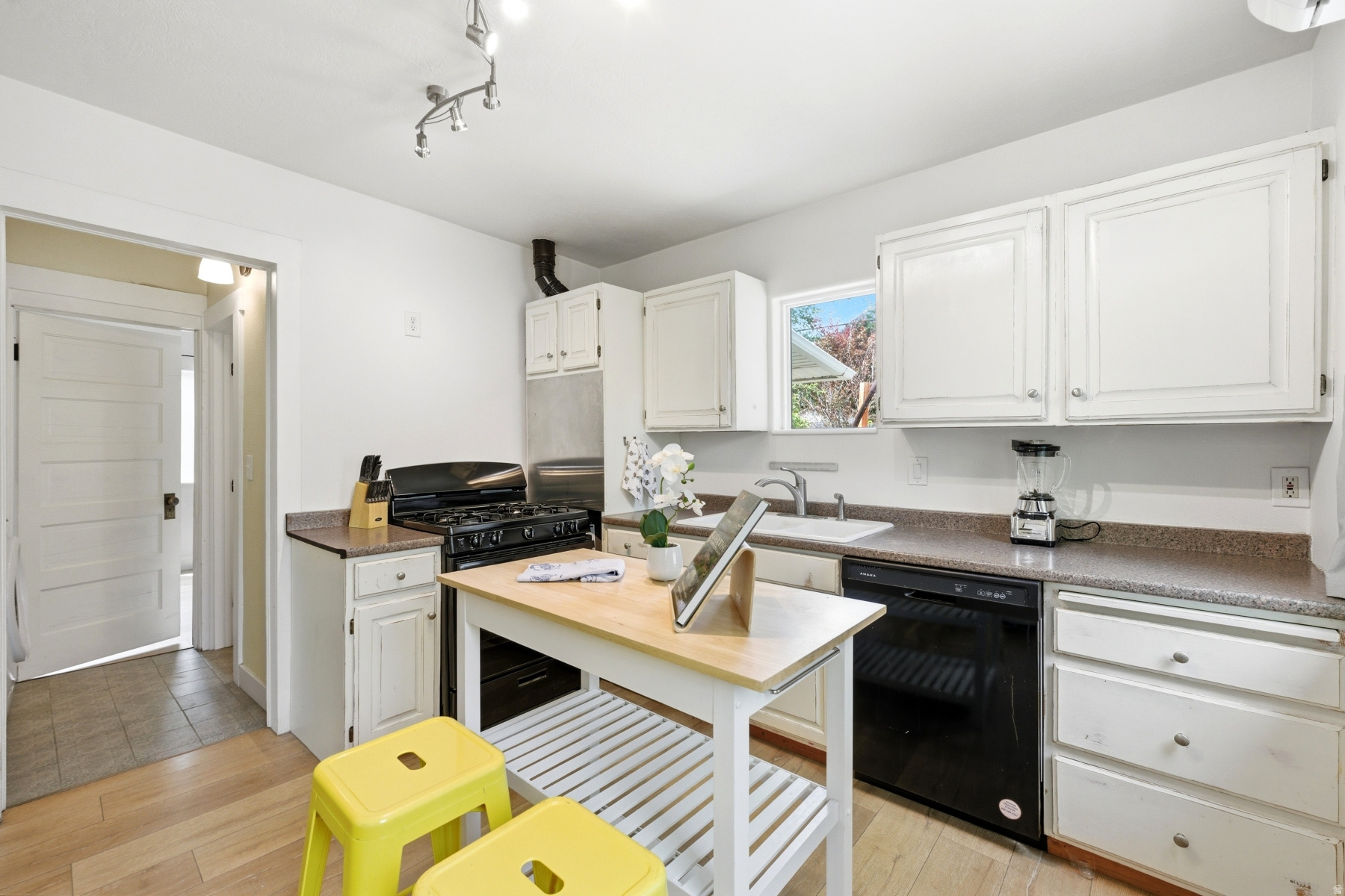 SOUTHGATE PARK - Residential