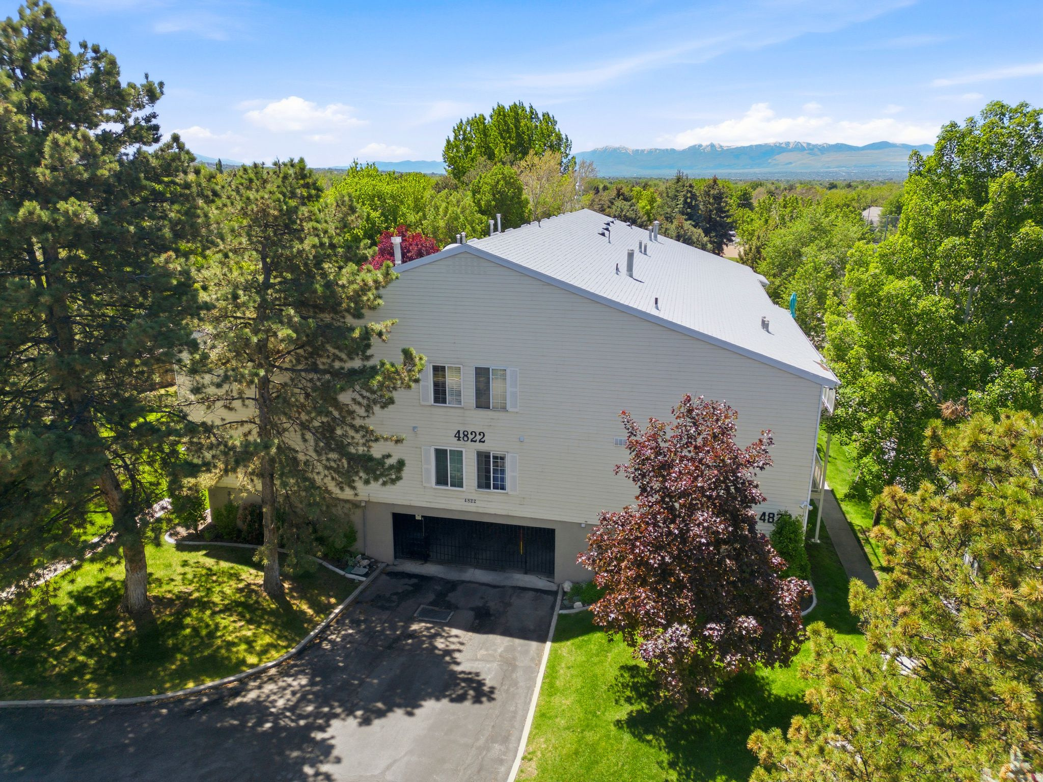 HOLLADAY MEADOWS - Residential