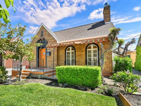 Photo of 929 S GREENWOOD TERRACE Ter E, Salt Lake City, UT 84105 (MLS # 2155057)