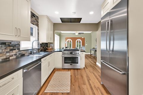 Tiny photo for 929 S GREENWOOD TERRACE Ter E, Salt Lake City, UT 84105 (MLS # 2155057)