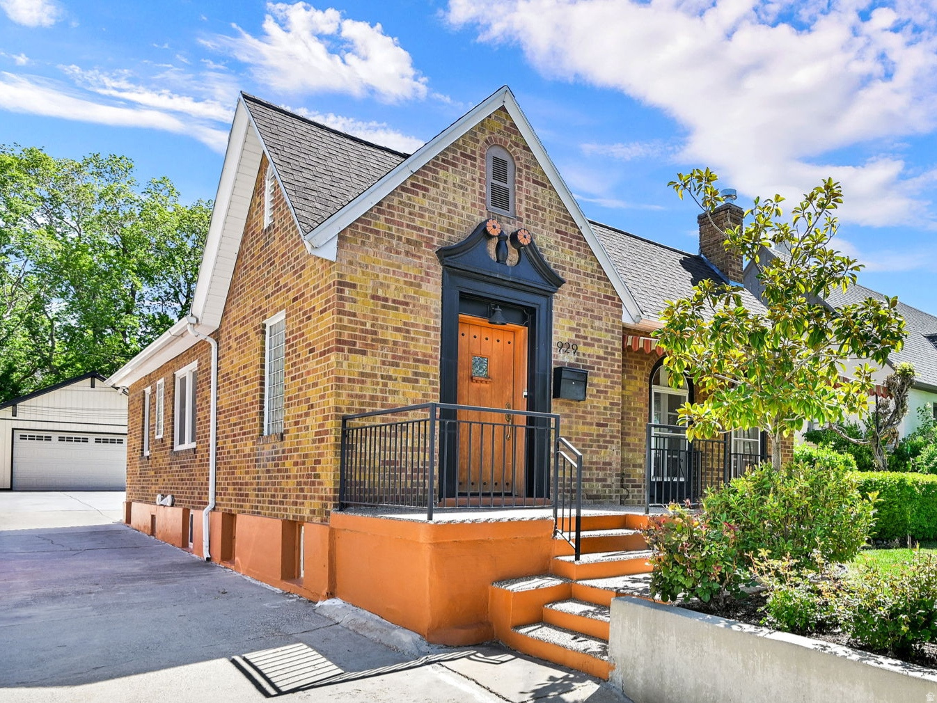 YALECREST - Residential