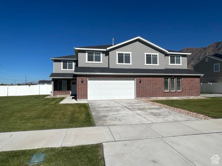 Front Entry LIKE NEW 4 BEDROOM TWIN HOME! NO HOA!! 2 car garage, QUARTZ Tops, upgraded Dark cabinets with crown molding, tile flooring, central air, 2 tone paint, quartz tops, plus much more. HIGH Quality 50% BRICK/STUCCO Exterior** SEE AGENT REMARKS FOR 10K OFFERS & SPECIALS**