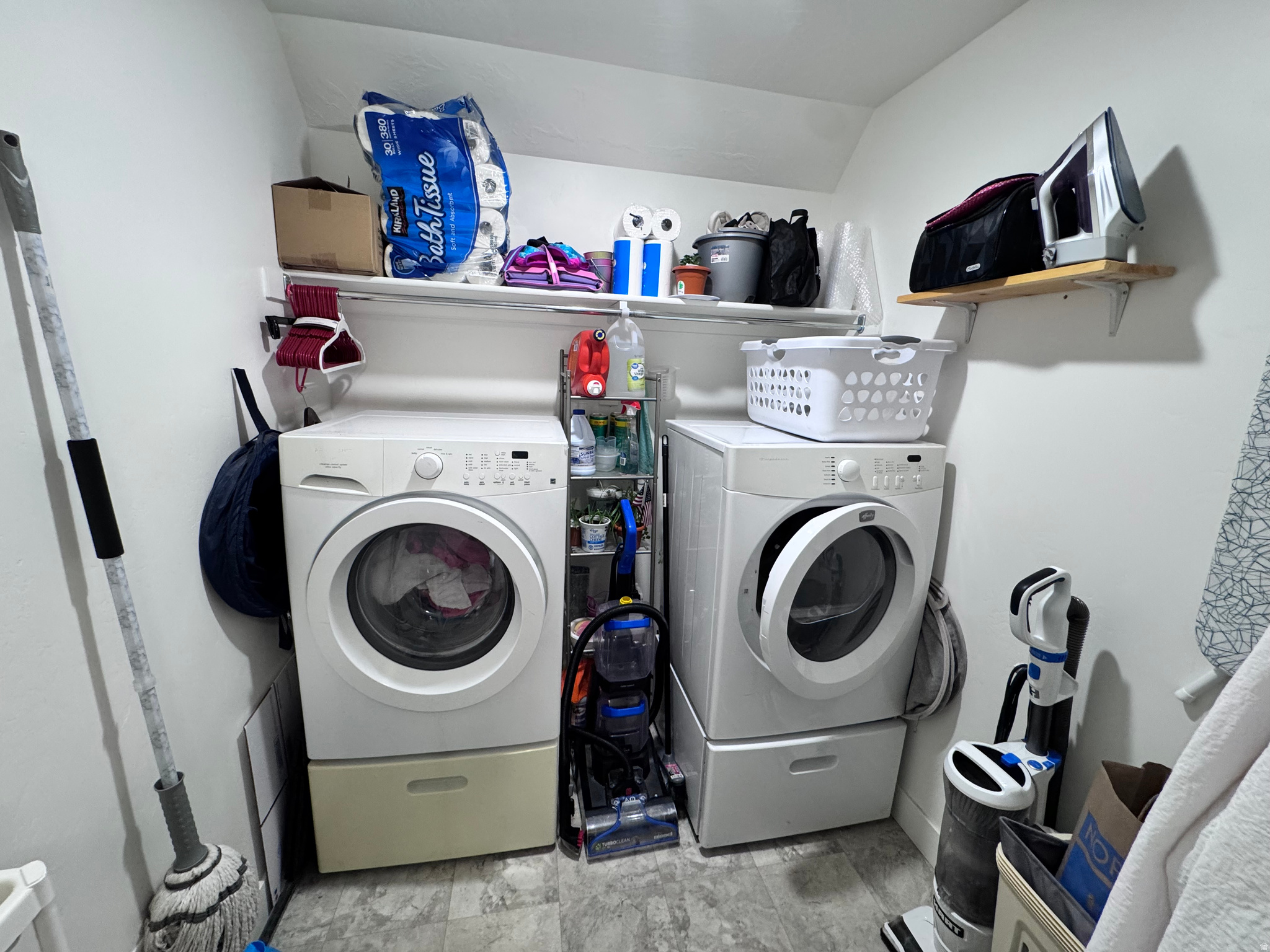 SILVERLAKE - Residential Lease