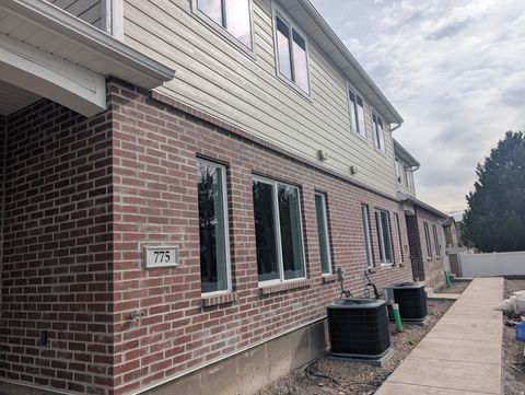 Townhouse For Sale - 775 N Pheasantbrook Dr<br/> Centerville, UT 84014