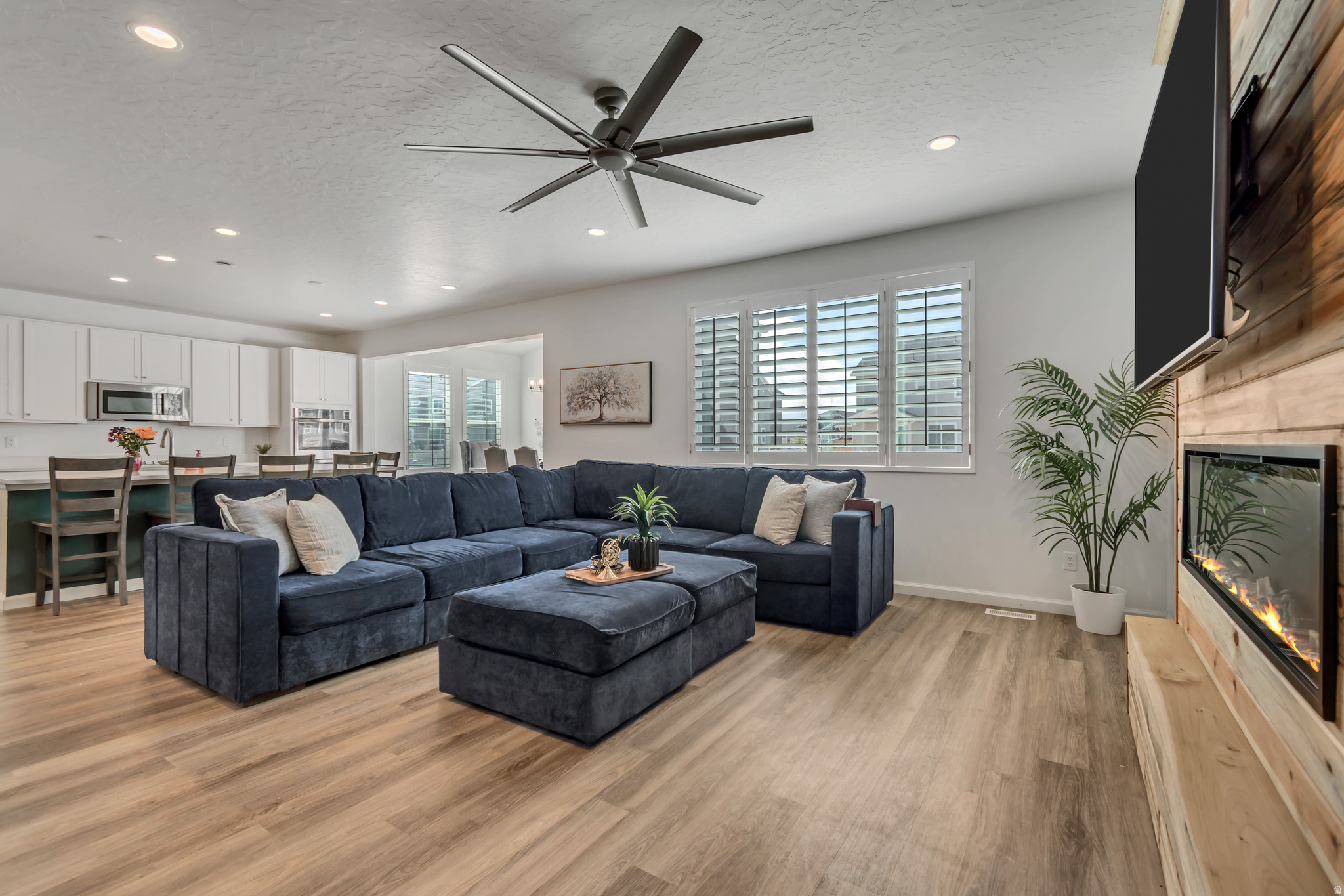 PONY EXPRESS ESTATES - Residential