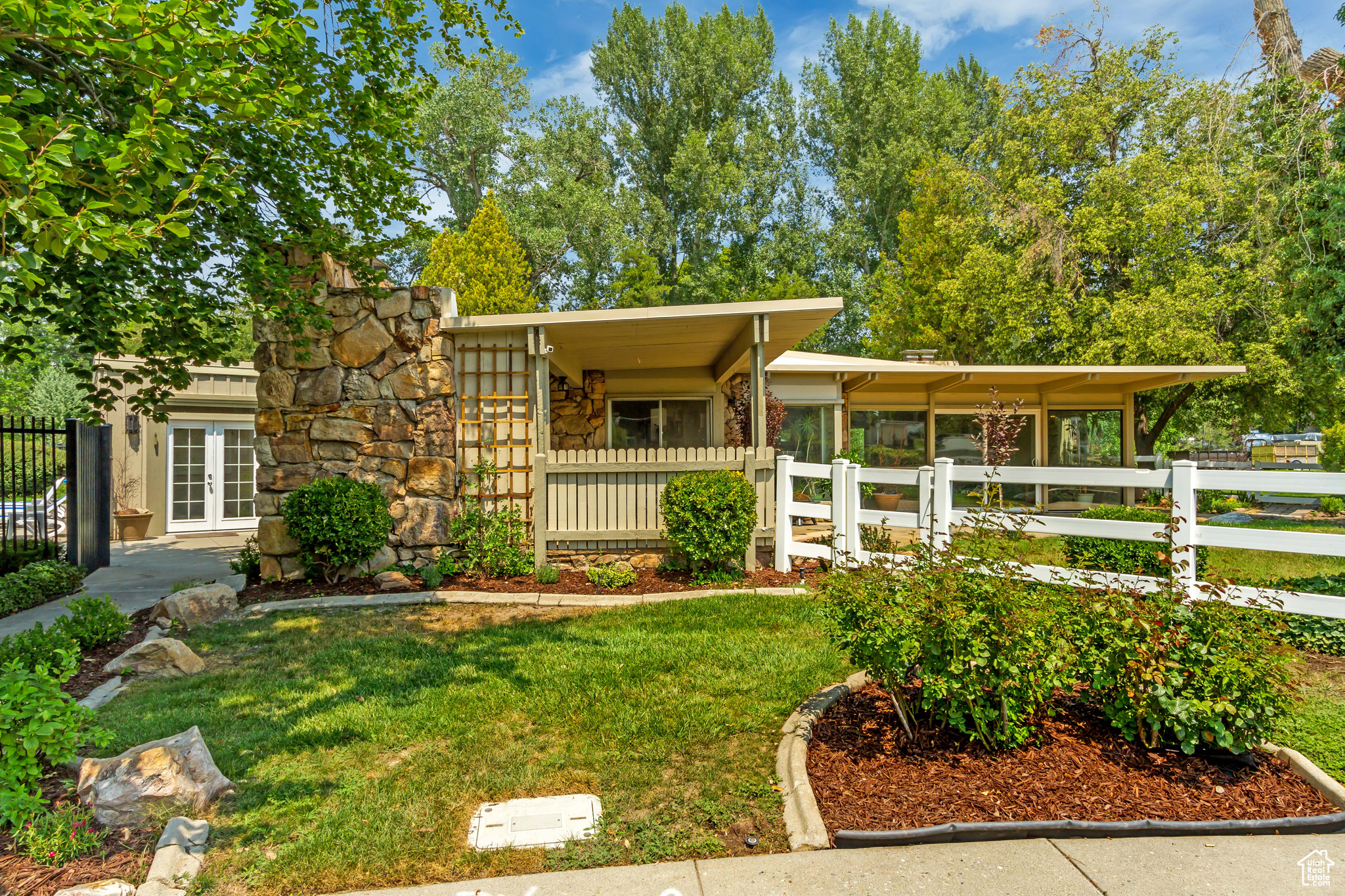 WOODBRIDGE CONDM - Residential