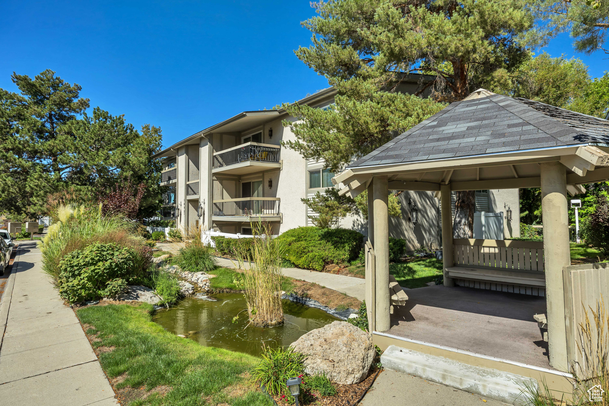 WOODBRIDGE CONDM - Residential