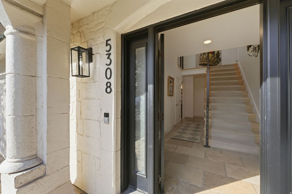 Photo of 5308 S BAYWOOD CIR, Holladay, UT 84117 (MLS # 2135276)