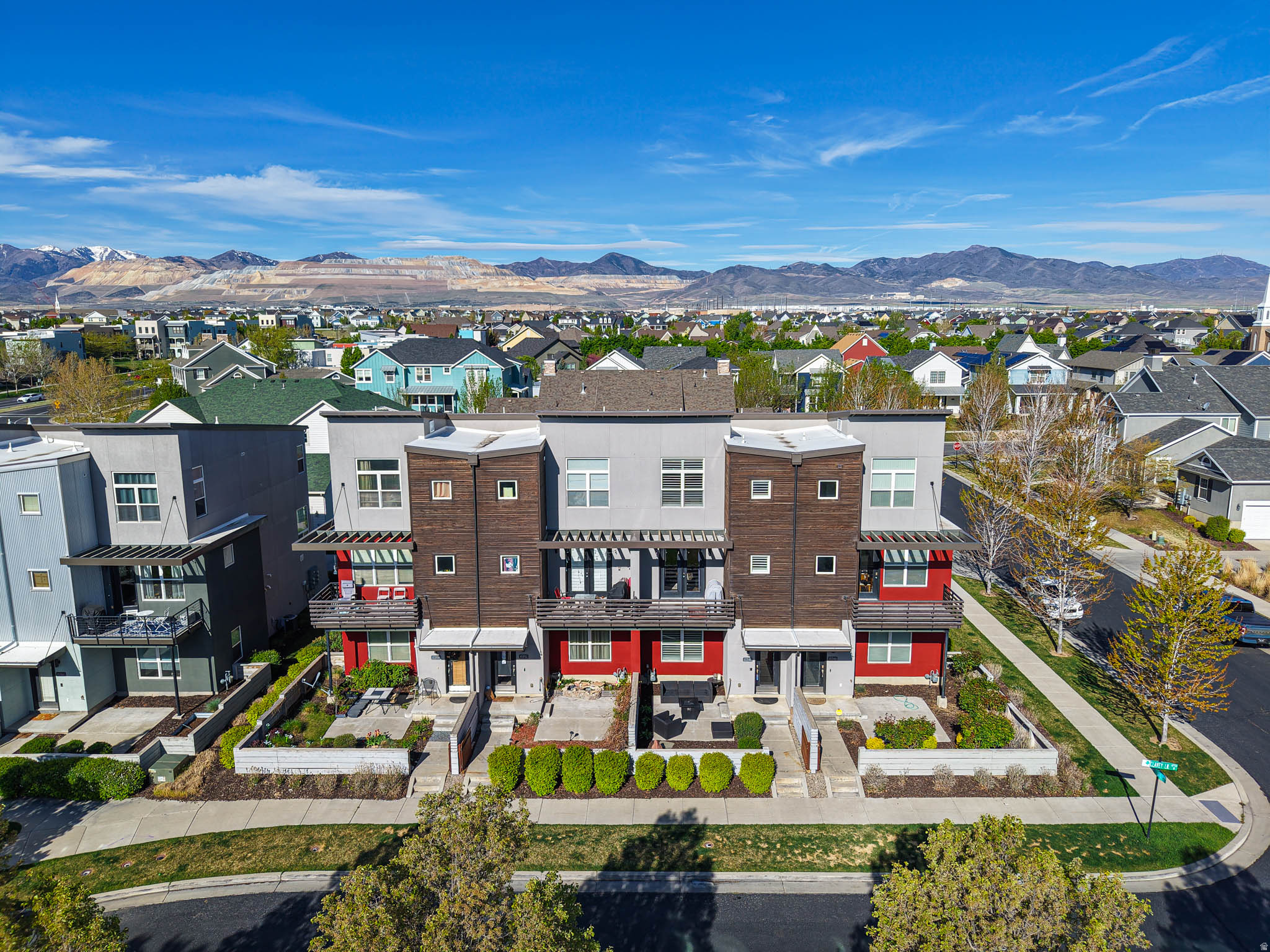 DAYBREAK - Residential