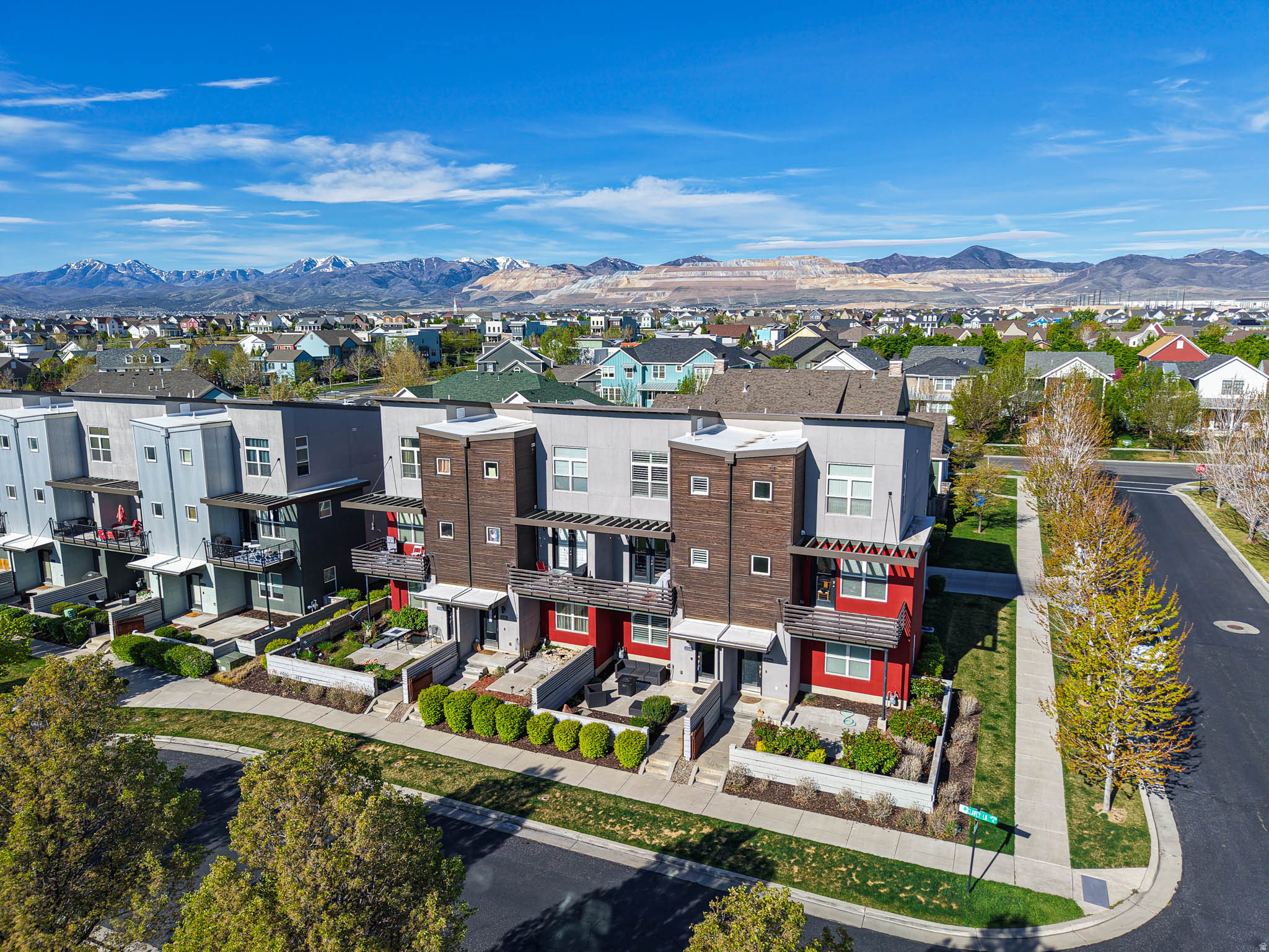 DAYBREAK - Residential