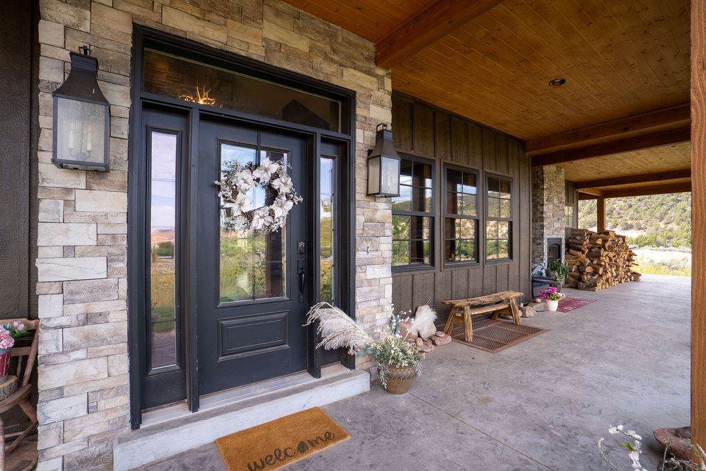 Photo of 8552 W SAWTOOTH PARK DR, Vernal, UT 84078 (MLS # 2139369)