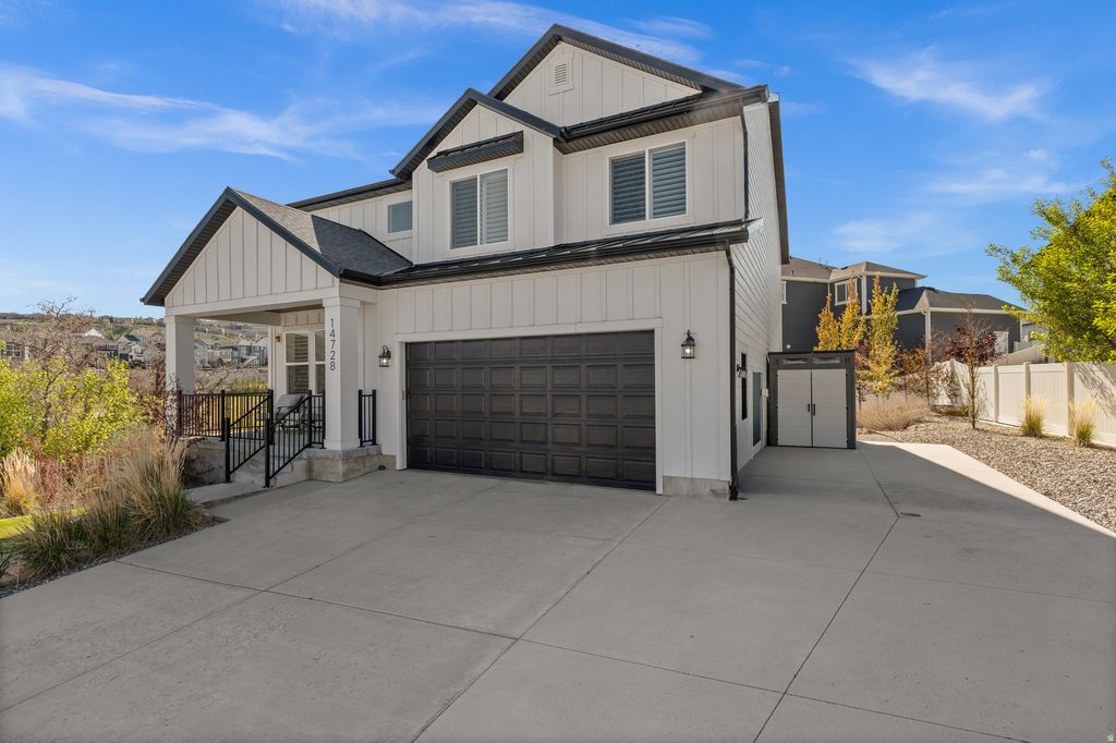 Photo of 14728 S CANYON POINTE RD, Draper, UT 84020 (MLS # 2156210)
