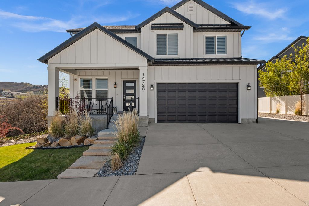 Photo of 14728 S CANYON POINTE RD, Draper, UT 84020 (MLS # 2156210)