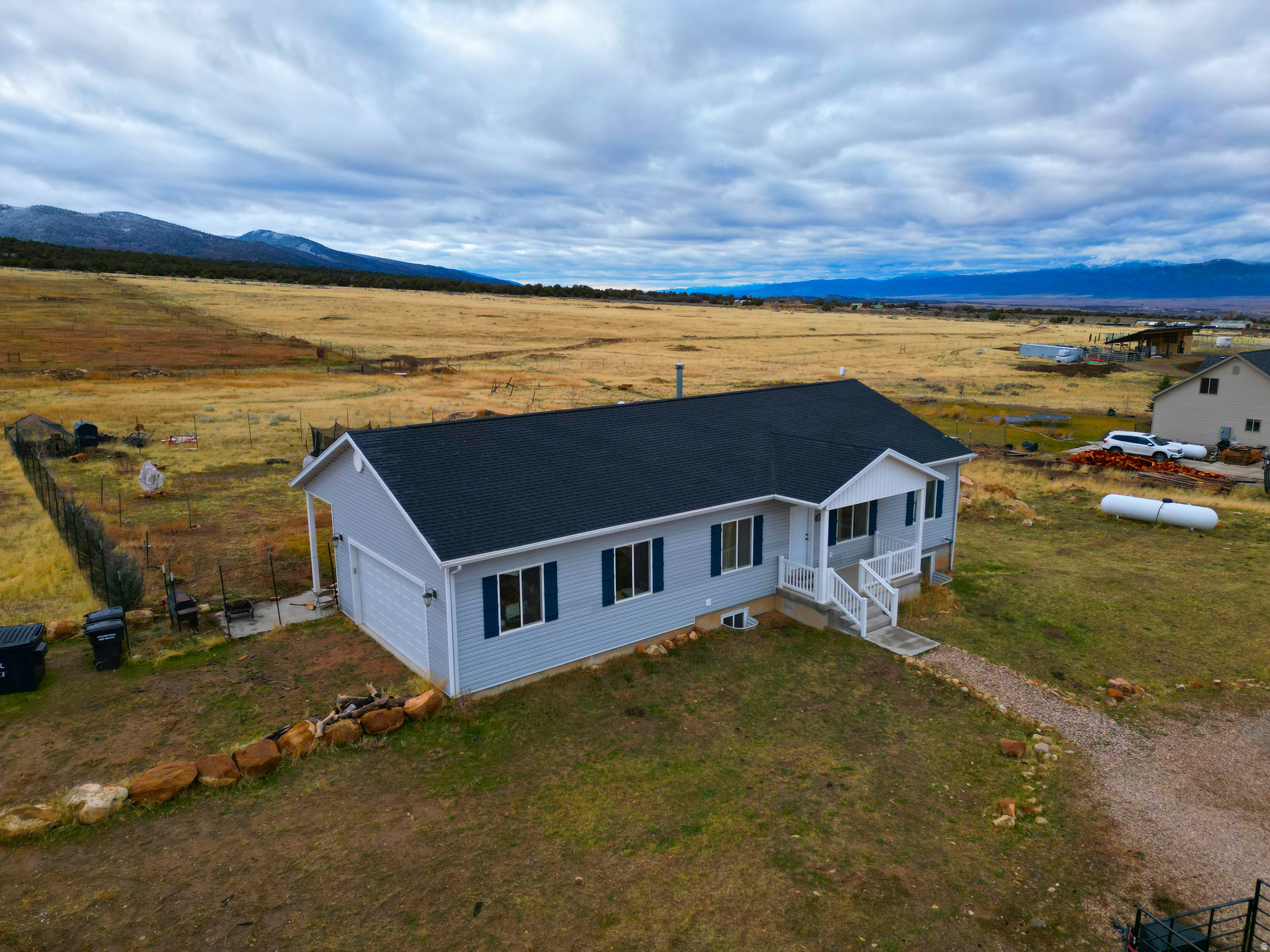 TWIN OAKS - Residential