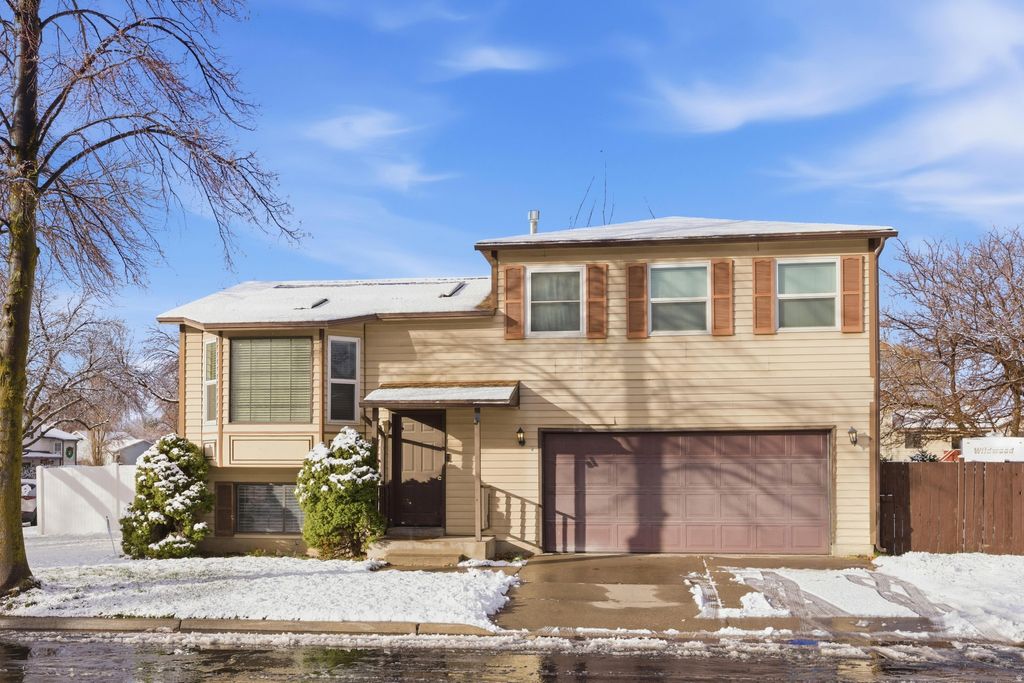 Photo of 891 SUNFLOWER DR, Ogden, UT 84404 (MLS # 2130046)