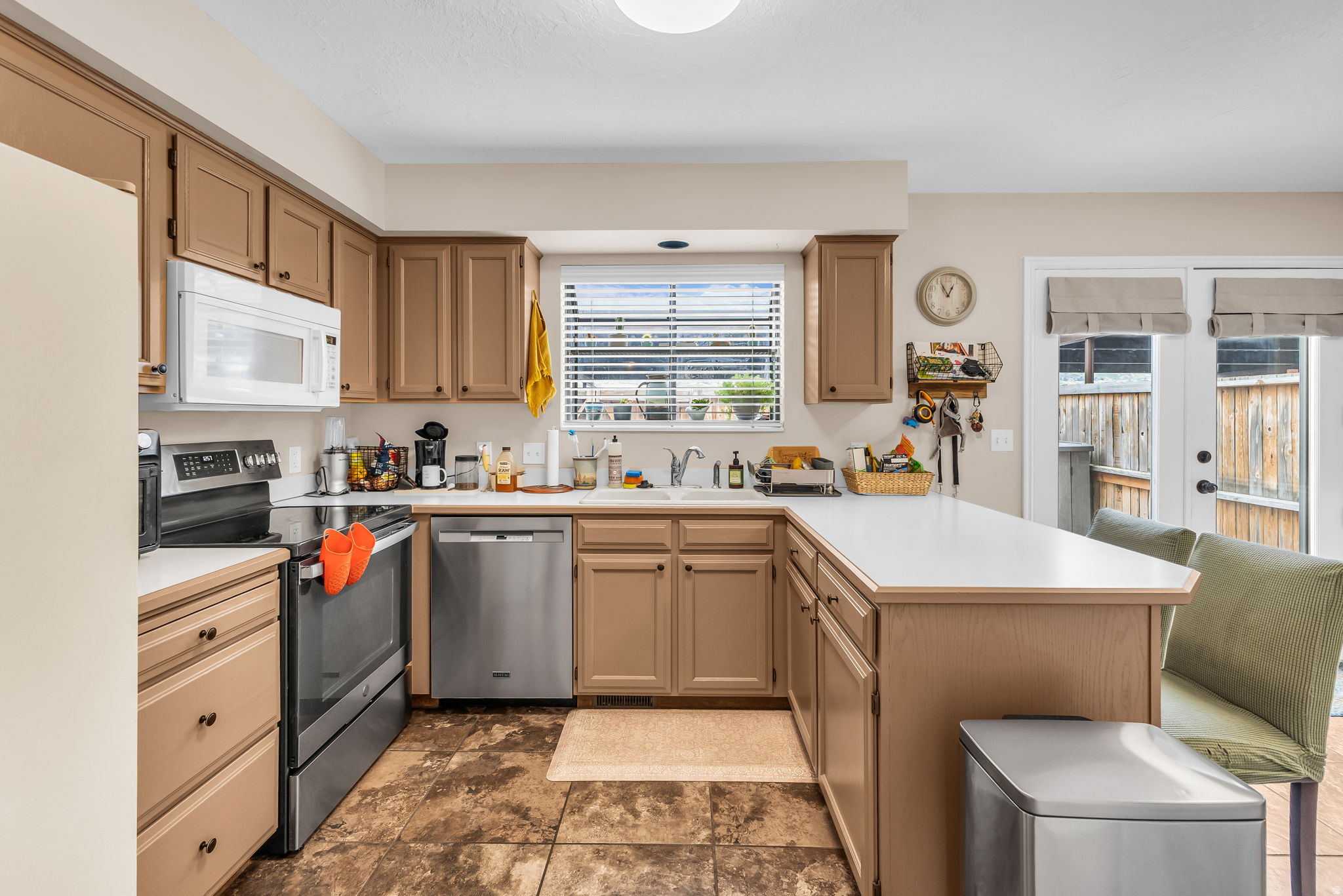 MAIN POINT CONDOMINIUM - Residential