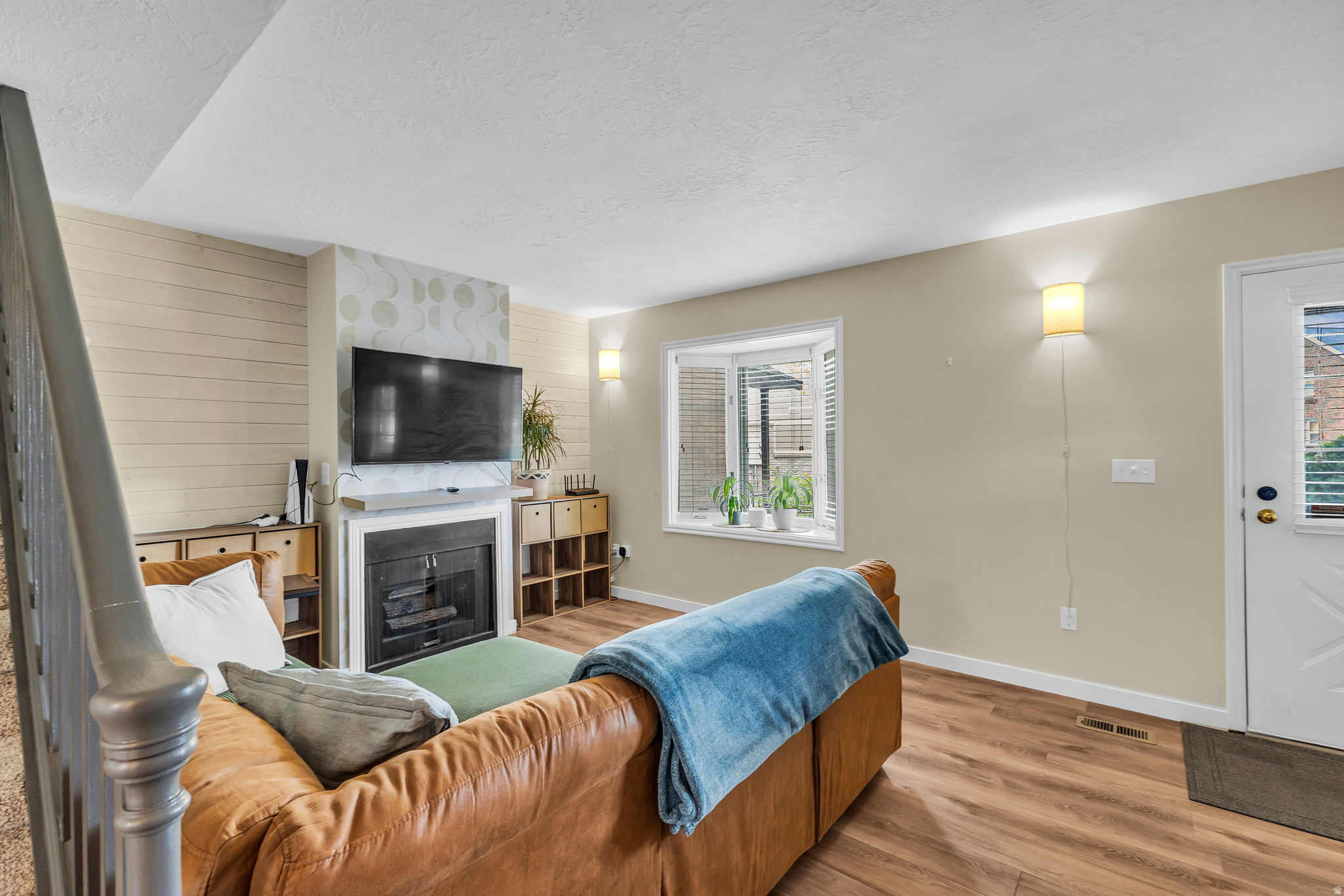 MAIN POINT CONDOMINIUM - Residential