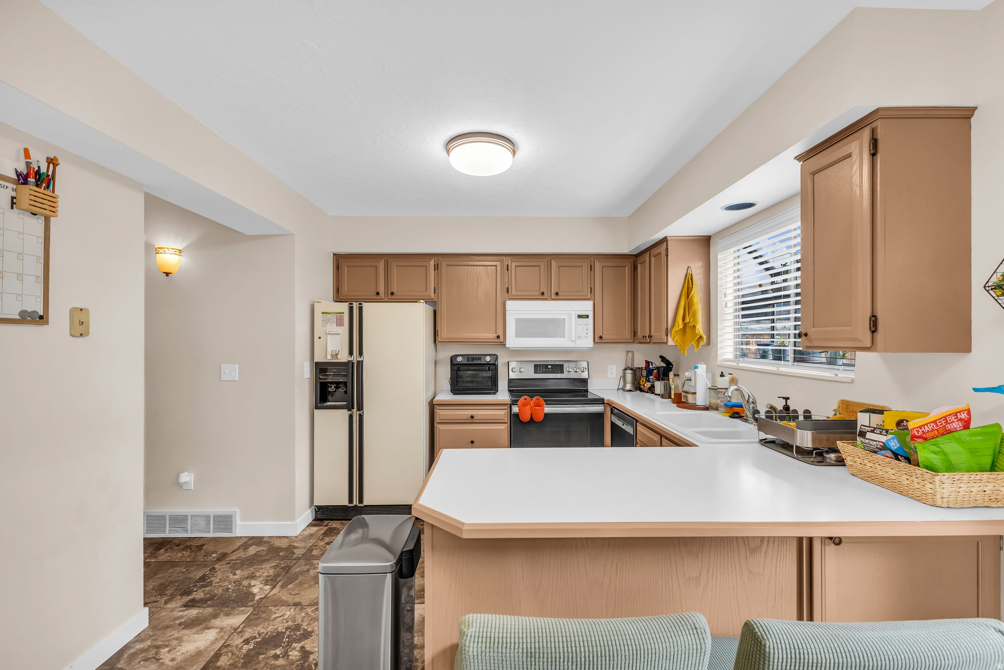 MAIN POINT CONDOMINIUM - Residential