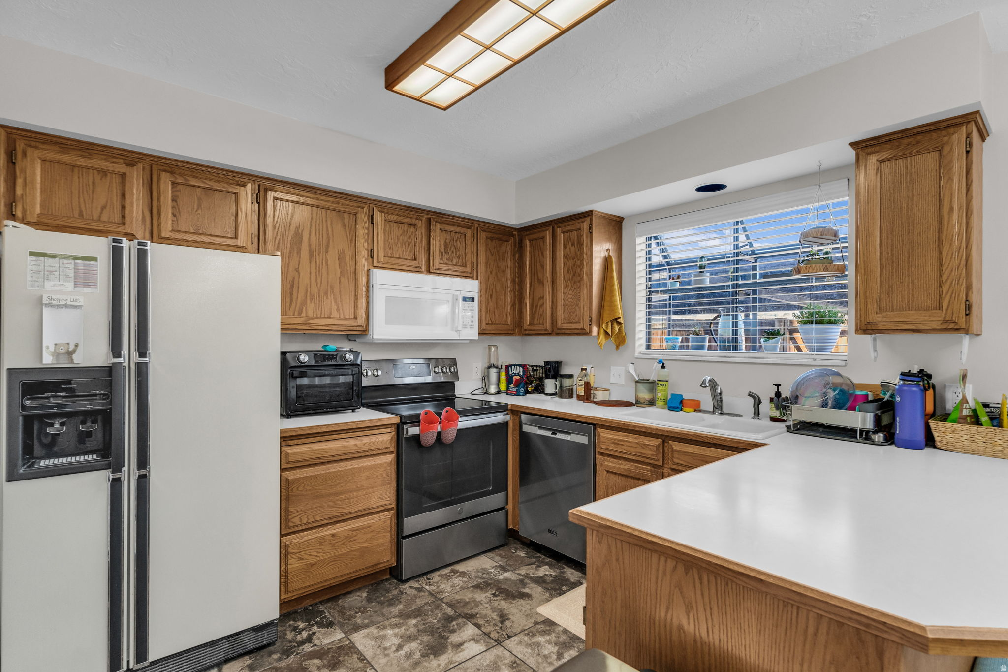 MAIN POINT CONDOMINIUM - Residential