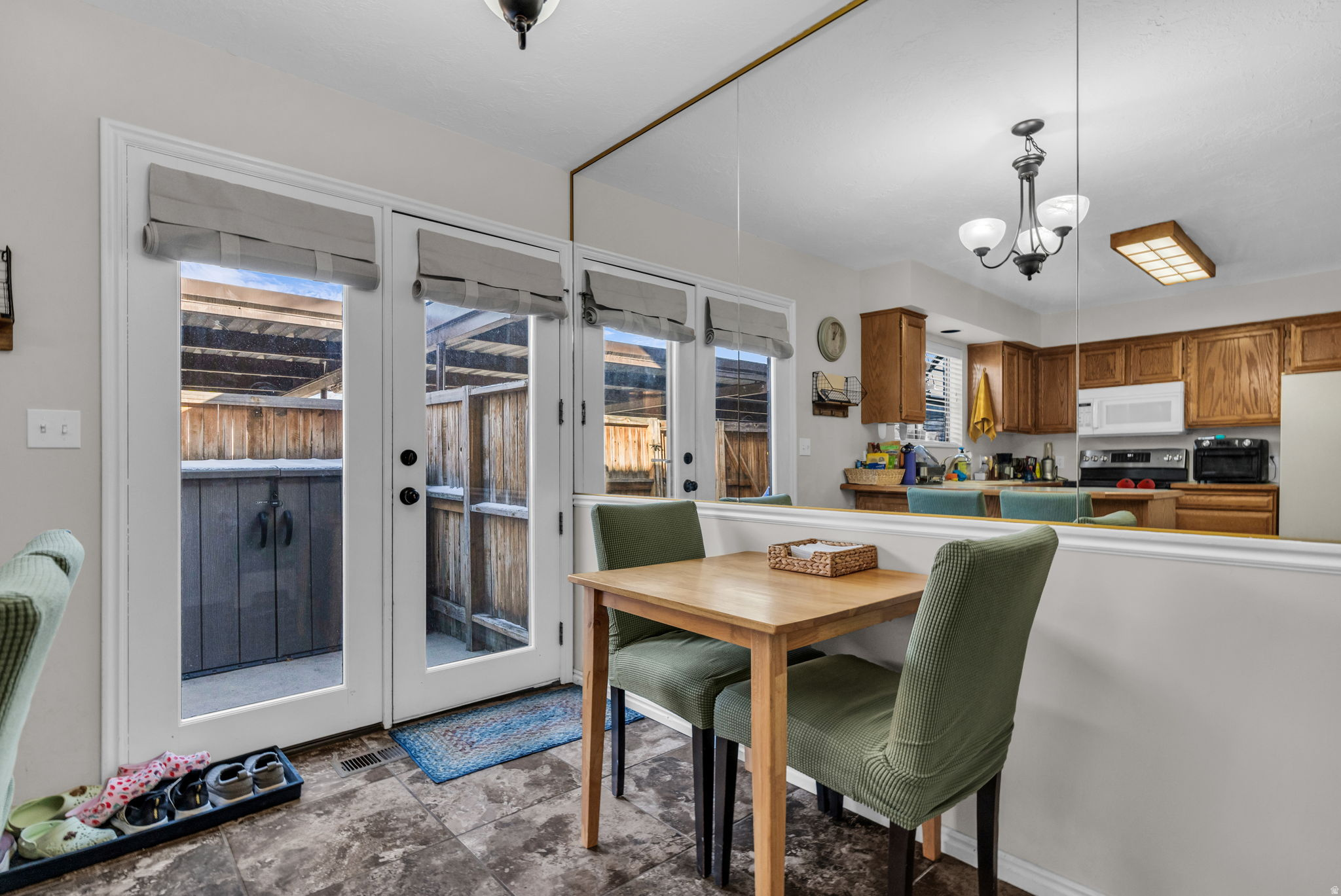 MAIN POINT CONDOMINIUM - Residential