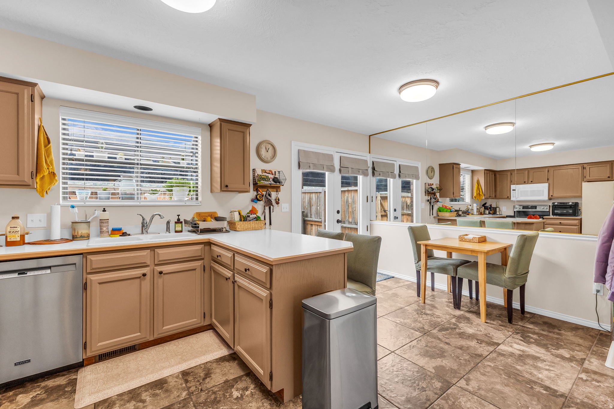 MAIN POINT CONDOMINIUM - Residential