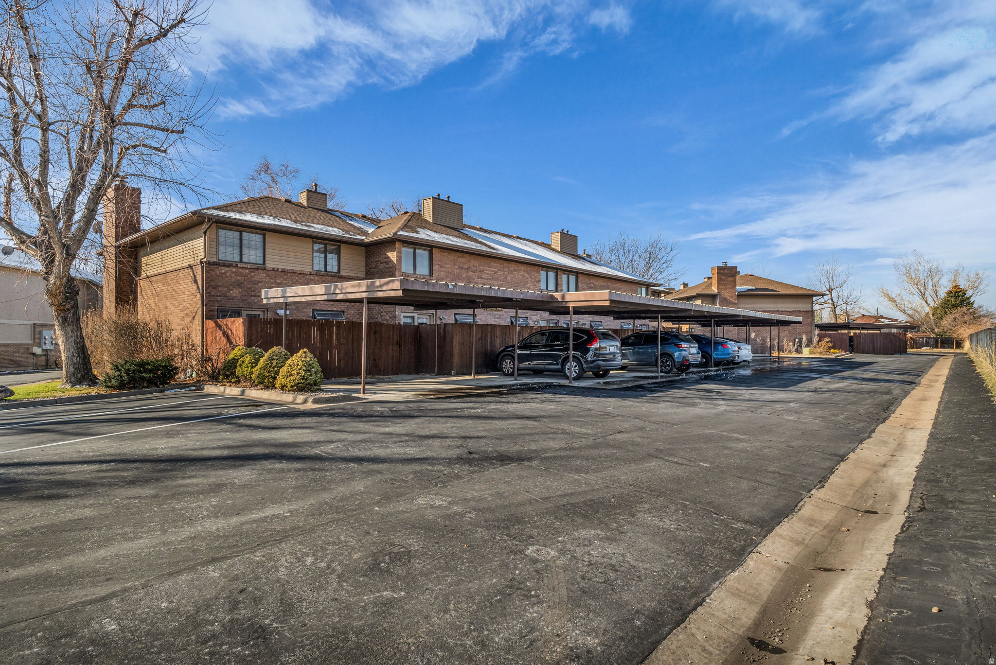 MAIN POINT CONDOMINIUM - Residential