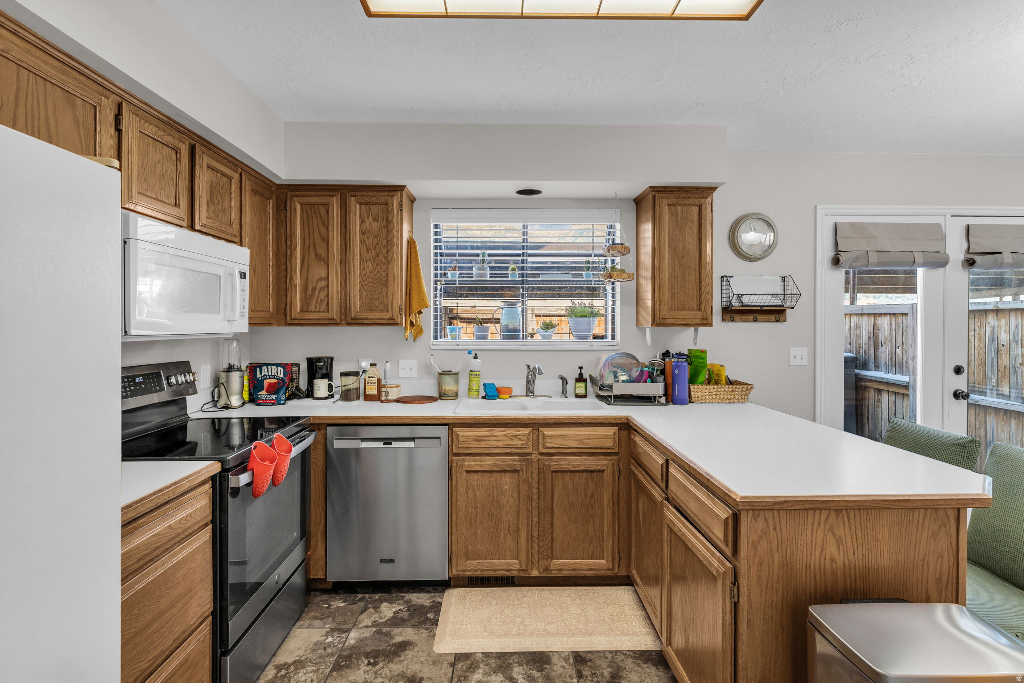 MAIN POINT CONDOMINIUM - Residential