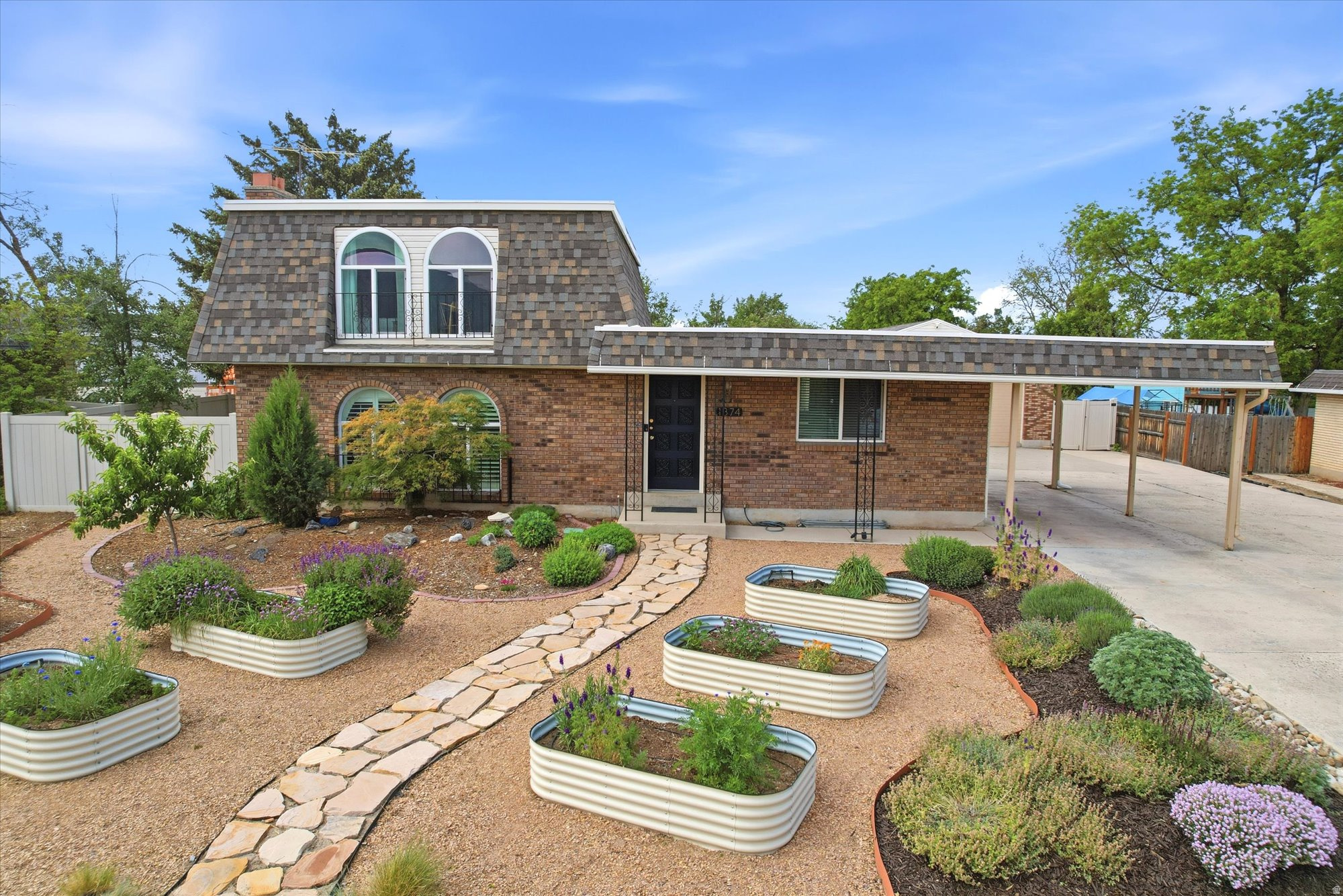 CAPISTRANO VILLA - Residential