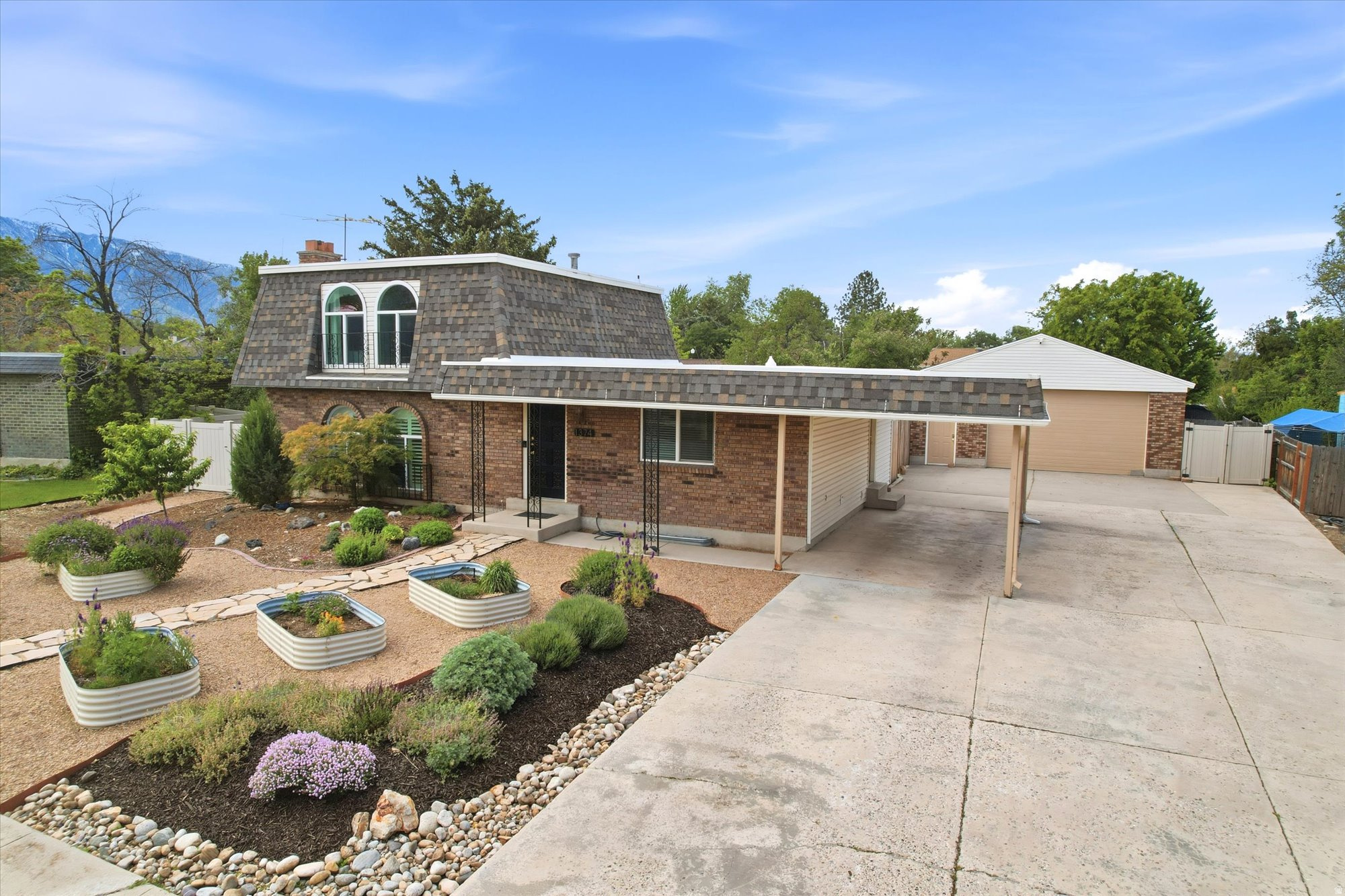 CAPISTRANO VILLA - Residential