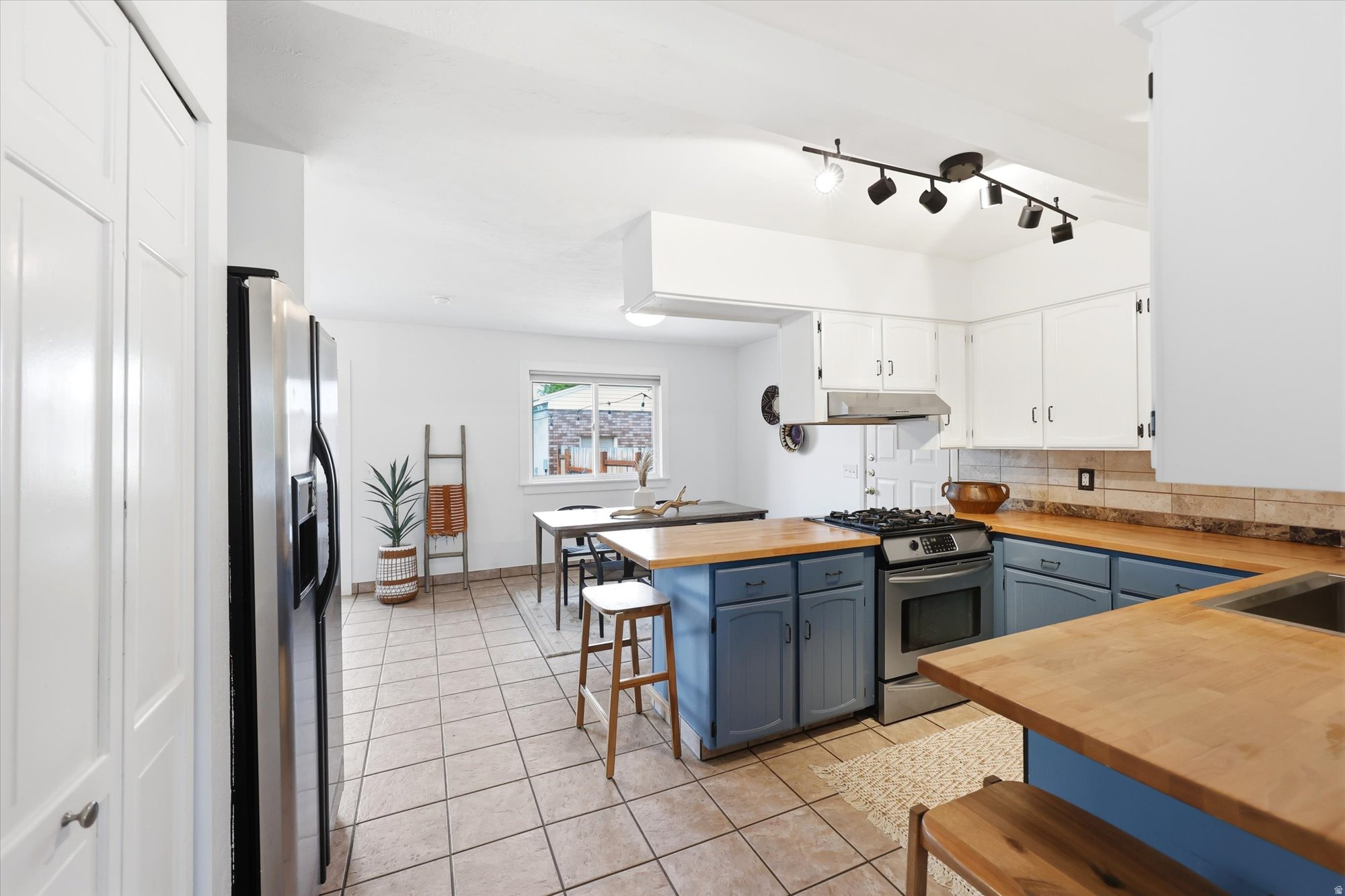 CAPISTRANO VILLA - Residential