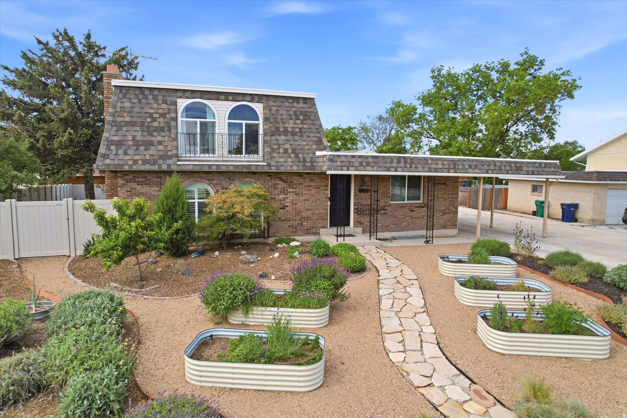 CAPISTRANO VILLA - Residential