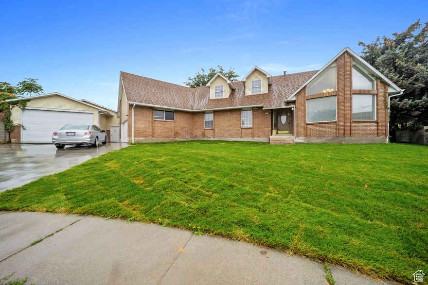 8 Bedroom 2.5 Bathroom Two Story New remodel. All Brick Exterior, 2 two car garages that fit four vehicles. Brick exterior, fence, Full sprinklers and new sod. Home has all new carpet, LVP, New white shaker Cabinets, SS Appliances, Quarts countertops. Home is Beautiful in a nice culdesac