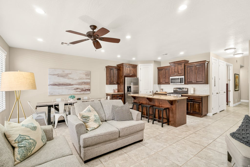 Photo of 4279 E RAZOR RIDGE DR, Washington, UT 84780 (MLS # 2183549)
