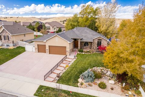 Photo of 1126 S VALLEY VIEW DR W, Santaquin, UT 84655 (MLS # 2122865)