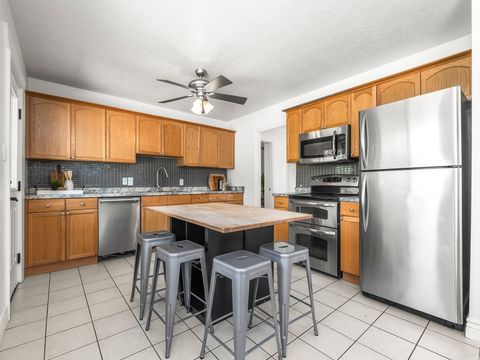 Tiny photo for 255 E 3060 N, Provo, UT 84604 (MLS # 2150896)