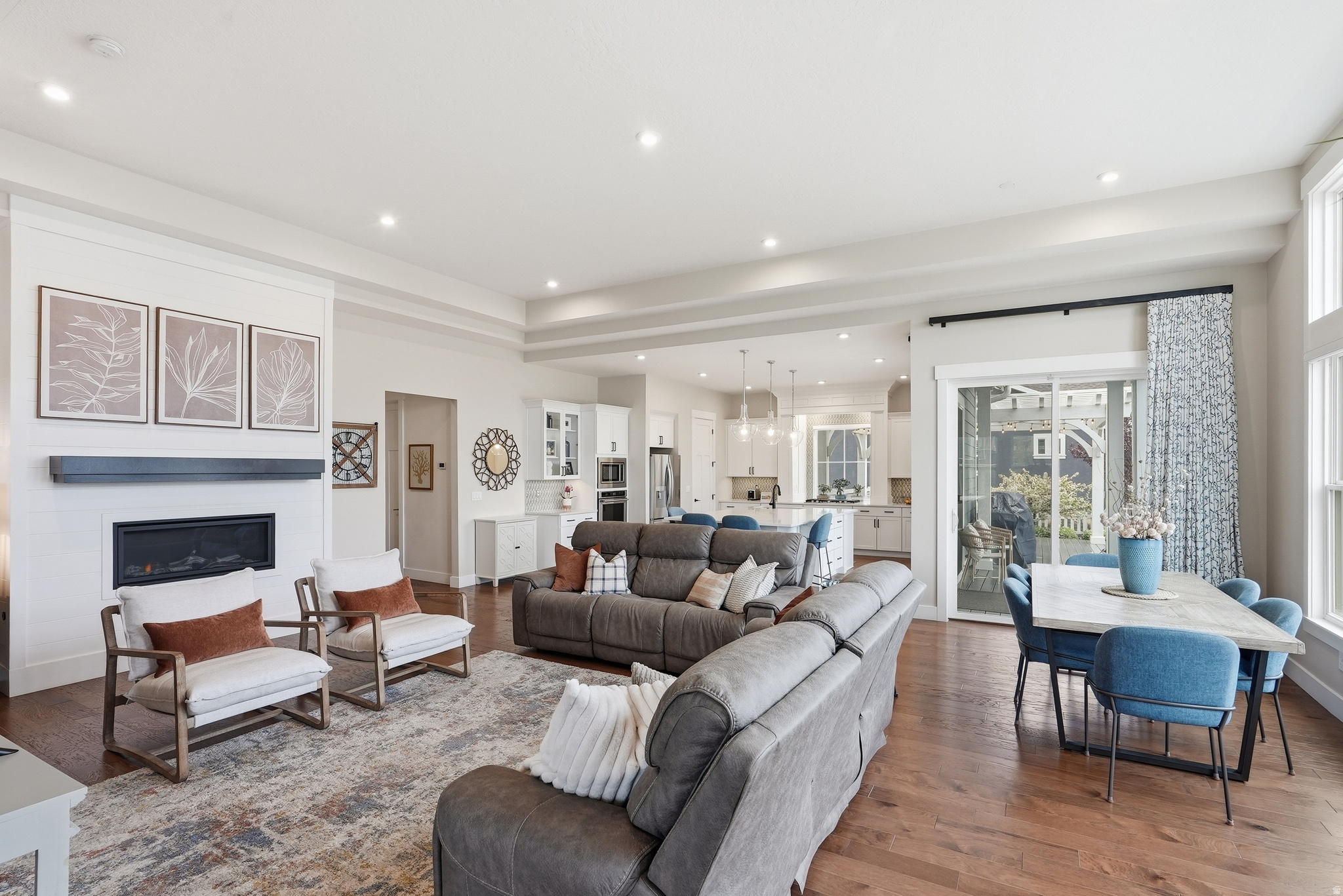 DAYBREAK - Residential