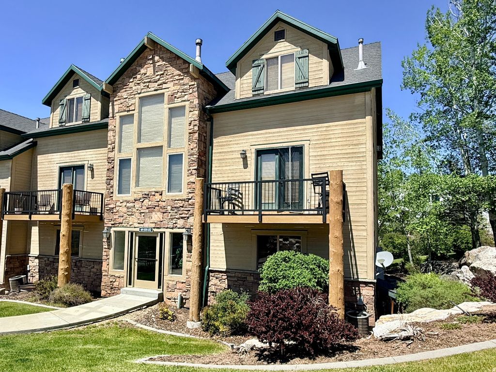 Photo of 3521 N FOX RUN #811, Eden, UT 84310 (MLS # 2156685)