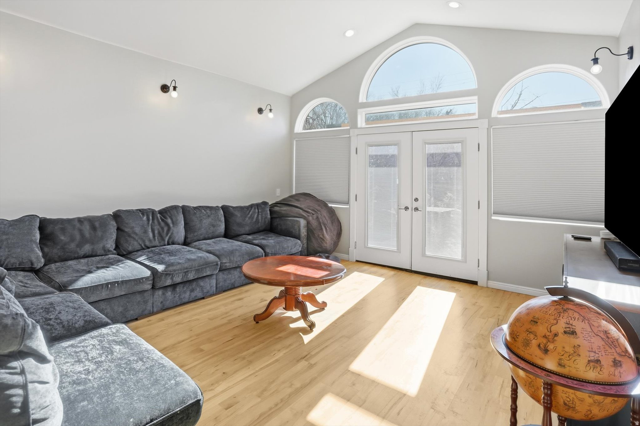 CRYSTAL HEIGHTS - Residential