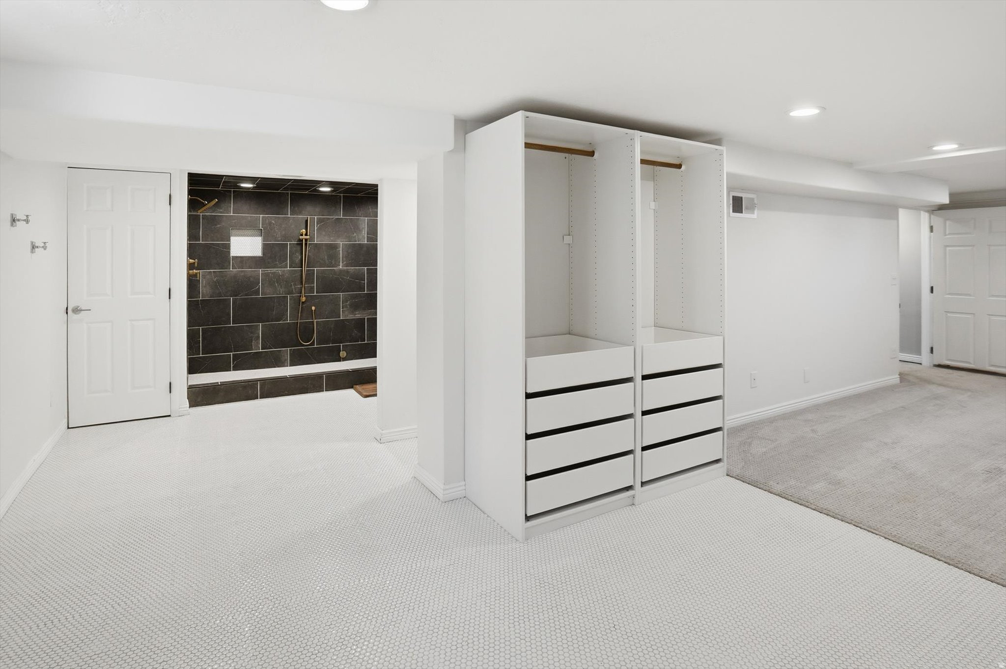 CRYSTAL HEIGHTS - Residential