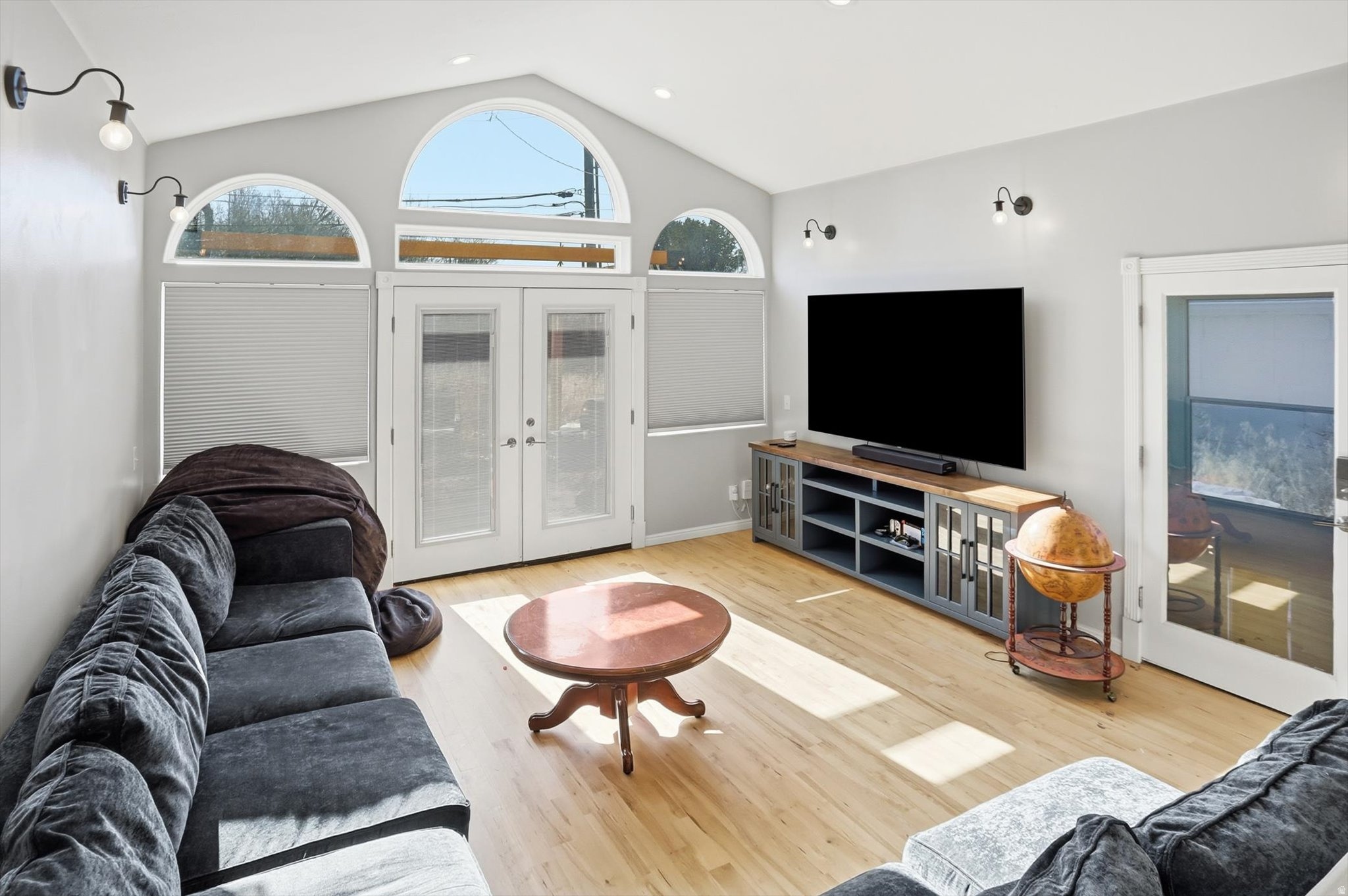 CRYSTAL HEIGHTS - Residential