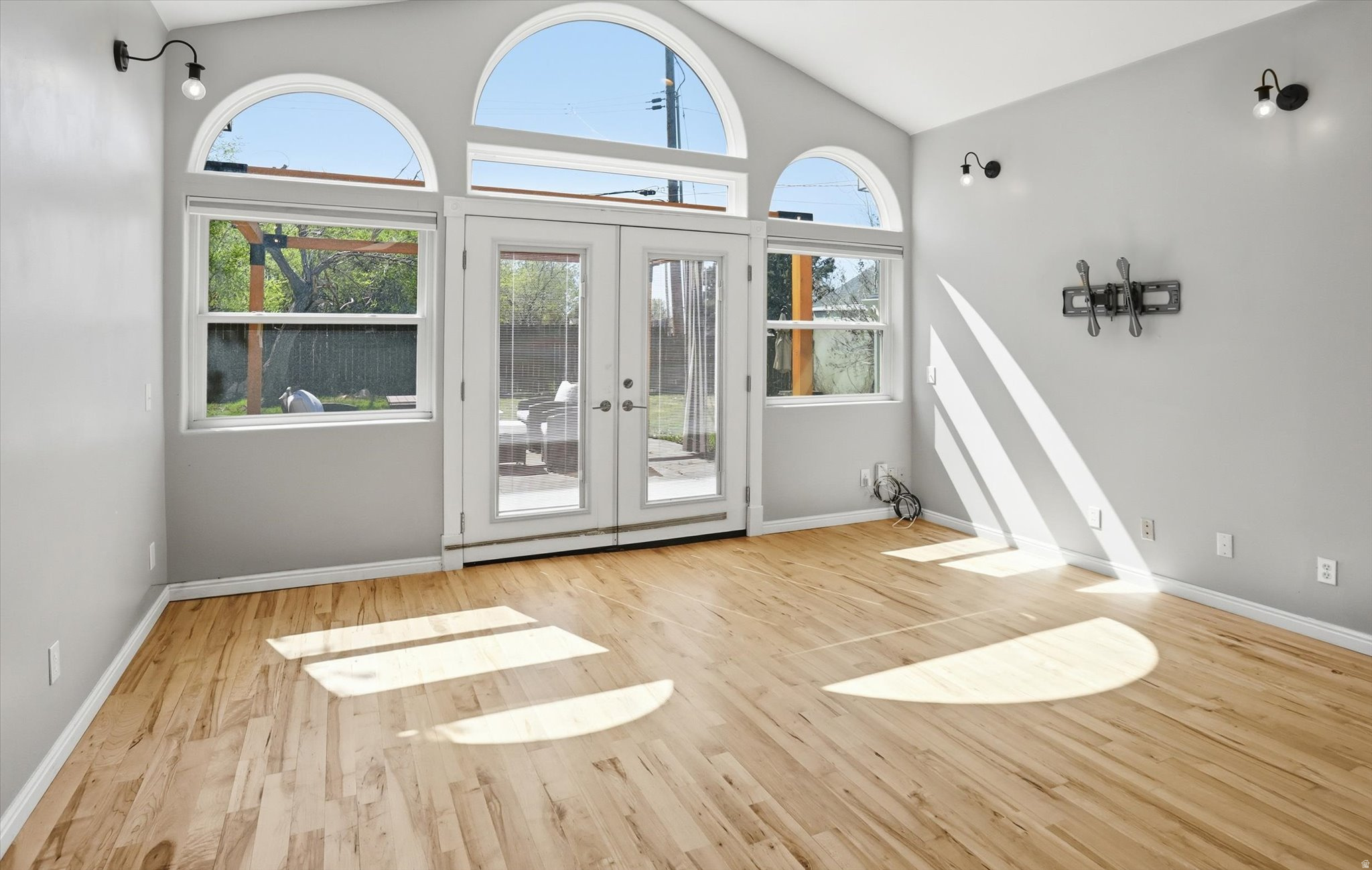 CRYSTAL HEIGHTS - Residential