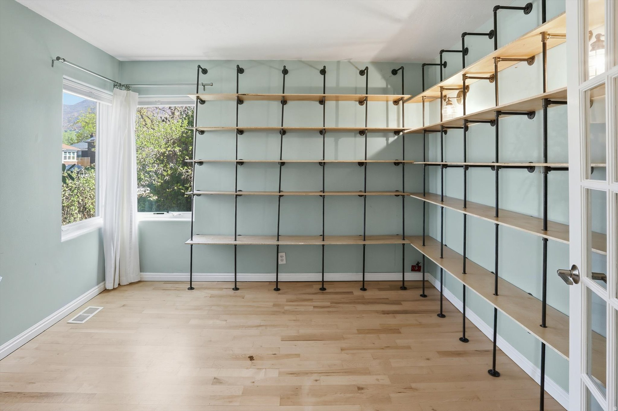 CRYSTAL HEIGHTS - Residential