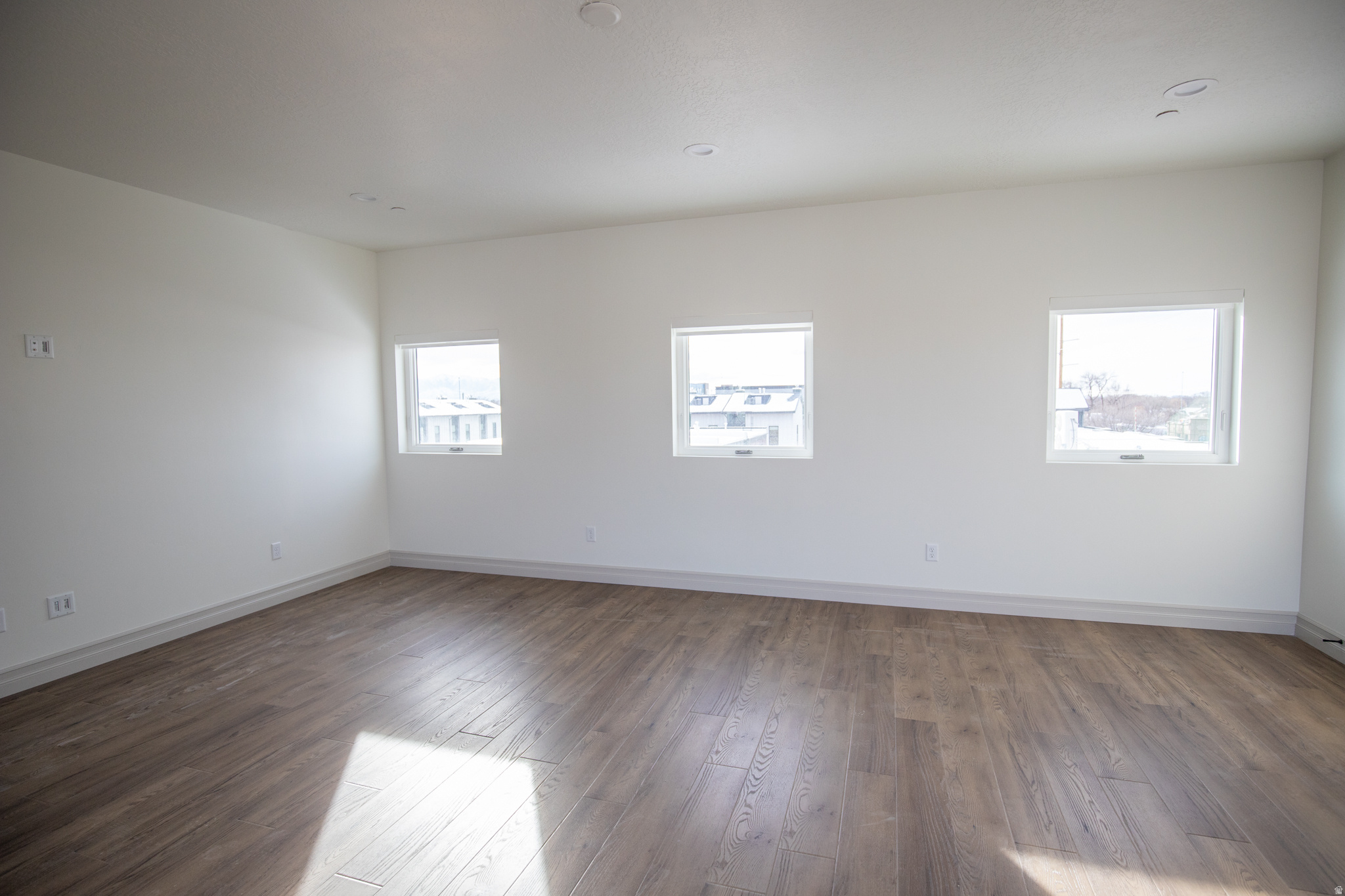 THE IRIS - Residential