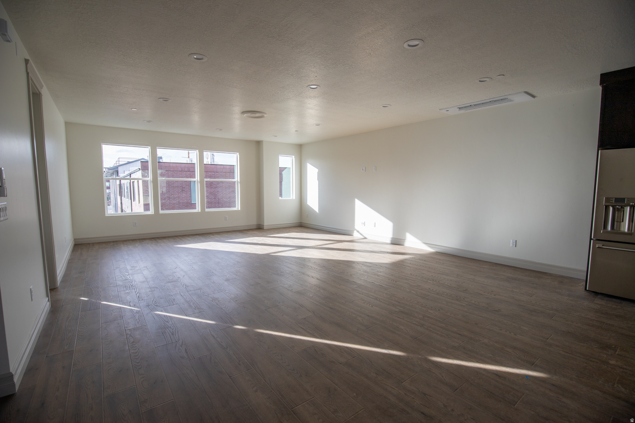 THE IRIS - Residential