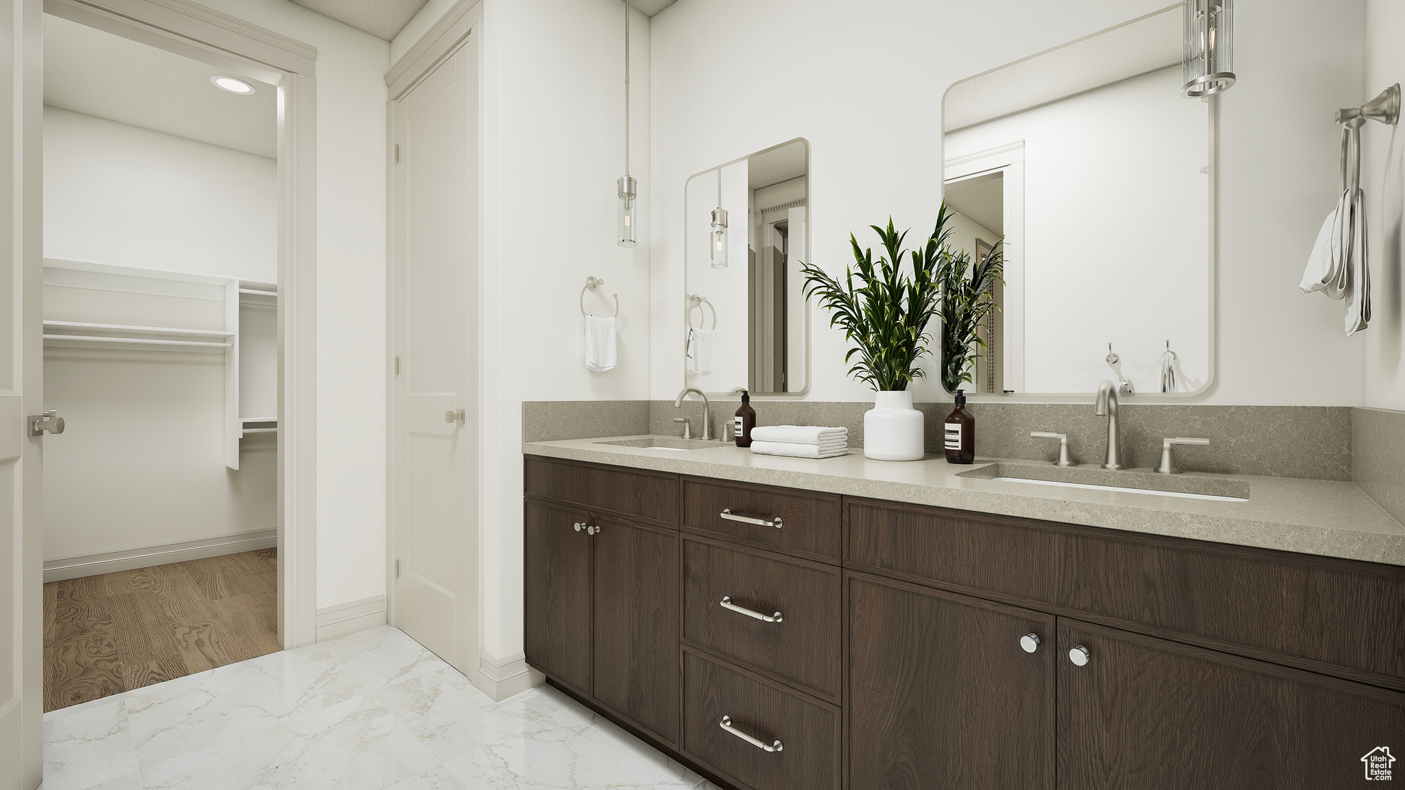 THE IRIS - Residential